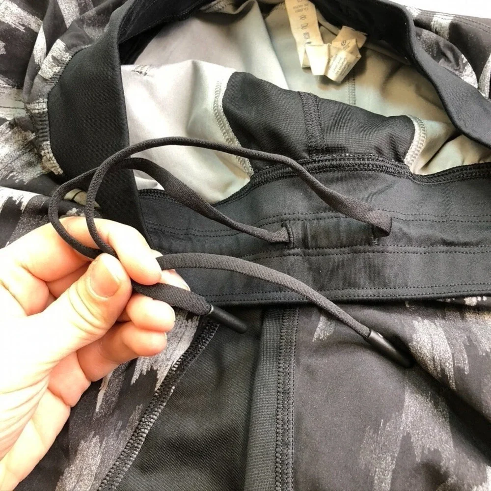Lululemon T.H.E. Short Luxtreme Linerless 9 Rock Face Mercury Black Mens Small